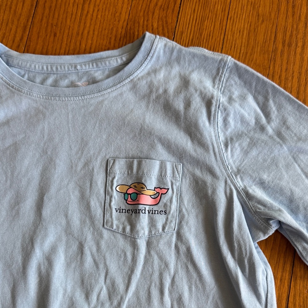 Vineyard Vines long sleeved tee 🐳